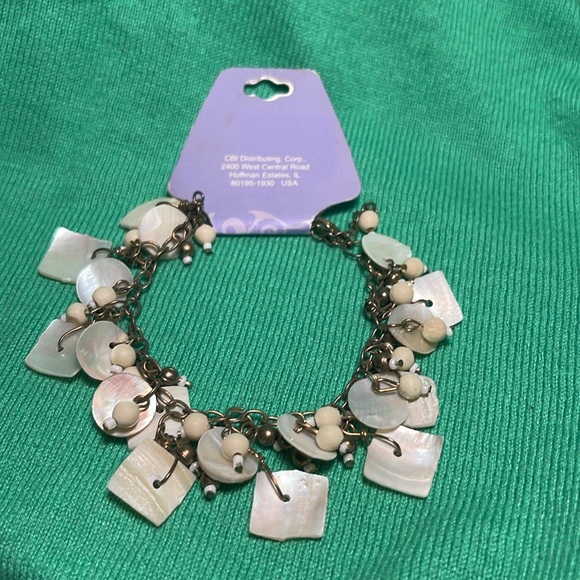 Claire’s shell and Beads Dangle Bracelet made in India - Picture 2 of 2